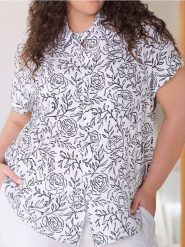 Wiskozowa bluzka w kwiaty PLUS SIZE - wielobarwny. Bluzki Sinsay, l, bez wzorów, z wiskozy, bez kołnierzyka, plus size, bez ramiączek. Za 29.99 zł.