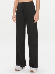 Guess Spodnie piżamowe O3BB01 KBXB2 Czarny Relaxed Fit. Czarne piżamy Guess, s, z aplikacjami, z syntetyku, bez kołnierzyka, bez ramiączek. Za 129.99 zł.
