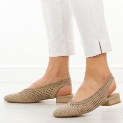 Beżowe przewiewne baleriny damskie T.Sokolski 147. Brązowe baleriny Sokolski, w ażurowe wzory, z jeansu, biznesowe, bez obcasa, na obcasie, bez zapięcia. W wyprzedaży za 157.52 zł.