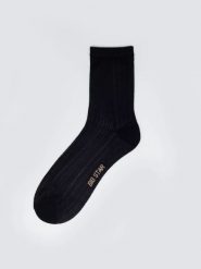 Skarpety damskie ażurowe z wizkozy czarne Holy 906. Czarne skarpetki BIG STAR, w ażurowe wzory, z materiału. Za 19.99 zł.