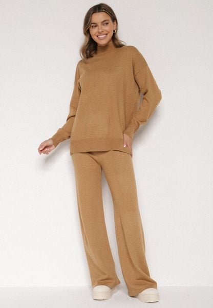 Beżowy Dzianinowy Komplet z Bawełną i Wełną Szerokie Spodnie i Sweter Golf Valefessa. Brązowe swetry Born2be, uniwersalny, z aplikacjami, z bawełny, bez ramiączek. Za 124.99 zł.