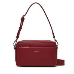 Torebka Calvin Klein. Czerwone torebki klasyczne Calvin Klein, bez wzorów, klasyczne, bez dodatków. Za 479.99 zł.