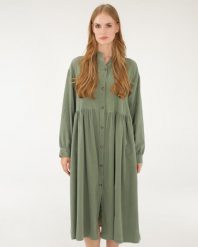 Zielona sukienka ze sztruksu. Zielone sukienki Unisono, l, bez wzorów, z bawełny, bez kołnierzyka, bez ramiączek, midi. Za 289.00 zł.