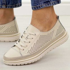 Beżowe ażurowe skórzane półbuty damskie Jezzi 8704. Brązowe półbuty wsuwane Jezzi, na jesień, w ażurowe wzory, z jeansu, casualowe, z okrągłym noskiem, bez obcasa, na płaskiej podeszwie. Za 229.00 zł.