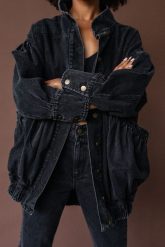 Katana kurtka jeansowa oversize z marszczeniami - CHILL BLACK DENIM JACKET-UNI. Czarne kurtki Marsala, l, bez wzorów, z denimu, bez kaptura. Za 599.90 zł.