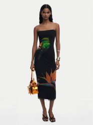 Desigual Sukienka letnia Colibri 25SWMK16 Czarny Slim Fit. Czarne sukienki Desigual, xl, bez wzorów, z syntetyku, bez kołnierzyka, bez ramiączek. Za 329.99 zł.