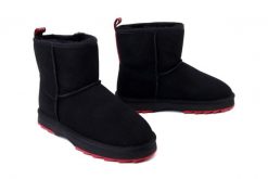 EMU AUSTRALIA Sharky Mini W12434 black/cherry, botki damskie. Czarne botki Emu Australia, bez wzorów, z gumy, bez obcasa, bez zapięcia. Za 699.90 zł.