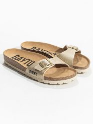BAYTON Klapki "Zephyr" w kolorze złotym rozmiar: 37. Żółte klapki Bayton, bez wzorów, klasyczne, z otwartym noskiem, bez obcasa, bez zapięcia. Za 149.95 zł.