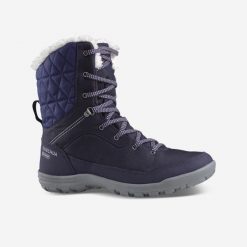 Buty turystyczne damskie śniegowce Quechua SH100 wodoodporne. Białe buty trekkingowe QUECHUA, na zimę, przed kolano, bez zapięcia. W wyprzedaży za 129.99 zł.