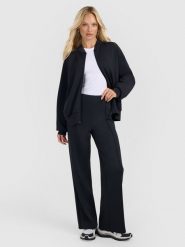 4F Spodnie dresowe z prostymi nogawkami damskie - czarne L. Czarne spodnie dresowe 4f, bez wzorów, z dresówki. Za 189.99 zł.