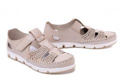 RIEKER 49958-61 beige, półbuty letnie damskie. Brązowe półbuty wsuwane Rieker, na lato, w ażurowe wzory, bez obcasa. Za 322.92 zł.