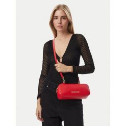 Torebka LOVE MOSCHINO. Czerwone torebki klasyczne Love Moschino, bez wzorów, klasyczne, bez dodatków. Za 769.99 zł.