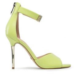 Sandały Guess. Zielone sandały Guess, z aplikacjami, bez obcasa, na szpilce, bez zapięcia. Za 749.99 zł.