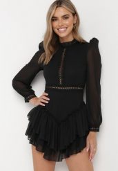 Czarna Rozkloszowana Sukienka Kombinezon Mini z Falbankami Gilha. Czarne sukienki Born2be, m, z aplikacjami, z koronki, bez kołnierzyka, bez ramiączek, mini, rozkloszowane. W wyprzedaży za 127.49 zł.