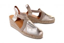 TONI PONS TOSSA plati platinum, sandały/espadryle damskie. Żółte sandały Toni Pons, bez wzorów, bez obcasa, na koturnie, bez zapięcia. Za 329.90 zł.
