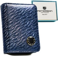 Niebieski, mały portfel damski zamykany na zatrzask i suwak, wykonany ze skóry naturalnej i ekologicznej - Peterson. Niebieskie portfele Peterson, bez wzorów, ze skóry ekologicznej. Za 69.99 zł.