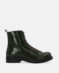ZIELONE TRZEWIKI DAMSKIE M011PAGROBB058. Zielone botki Venezia, bez wzorów, ze skóry, bez obcasa, bez zapięcia. Za 399.00 zł.