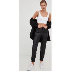 Deha spodnie damskie kolor czarny high waist. Czarne spodnie materiałowe Deha, bez wzorów, z materiału, z podwyższonym stanem. Za 509.99 zł.
