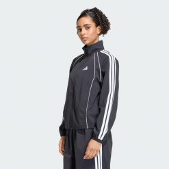 Kultowa bluza dresowa z tkaniny z 3 paskami. Zielone bluzy adidas, m, bez wzorów, z dresówki, eleganckie, bez ramiączek, bez kaptura. Za 329.00 zł.