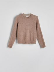 Sweter z domieszką alpaki - brązowy. Brązowe swetry Reserved, l, bez wzorów, z dzianiny, bez ramiączek. W wyprzedaży za 119.99 zł.