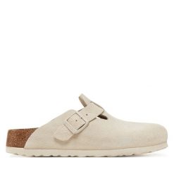 Klapki Birkenstock. Białe klapki Birkenstock, bez wzorów, z zamszu, bez obcasa, bez zapięcia. Za 649.99 zł.