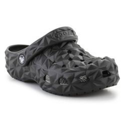 Klapki Crocs Classic Geometric Clog K 209572-001 czarne. Czarne klapki bez wzorów, klasyczne, bez obcasa, bez zapięcia. Za 302.18 zł.