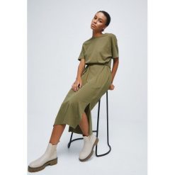 Medicine sukienka bawełniana kolor zielony mini prosta. Zielone sukienki MEDICINE, na co dzień, l, bez wzorów, z bawełny, bez kołnierzyka, bez ramiączek, mini, proste. Za 89.90 zł.
