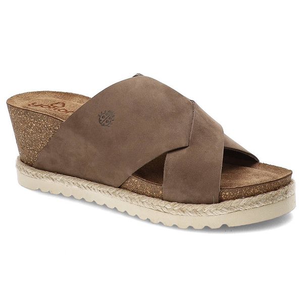 Brązowe Klapki Yokono Damskie Na Koturnie. Brązowe klapki Yokono, bez wzorów, z nubiku, klasyczne, bez obcasa, na koturnie, bez zapięcia. Za 249.00 zł.