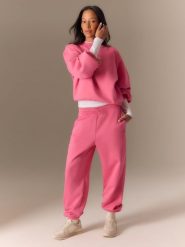 4F Spodnie dresowe joggery damskie - różowe S. Czerwone spodnie dresowe 4f, bez wzorów, z dresówki. Za 139.99 zł.