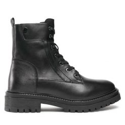 Botki Geox. Czarne botki Geox, bez wzorów, bez obcasa, na płaskiej podeszwie, bez zapięcia. Za 319.99 zł.