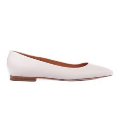 Marco Shoes Lekkie baleriny białe. Białe baleriny bez wzorów, bez obcasa, bez zapięcia. W wyprzedaży za 359.00 zł.