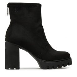 Botki Calvin Klein Jeans. Czarne botki Calvin Klein Jeans, bez wzorów, z jeansu, bez obcasa, na słupku, bez zapięcia. Za 429.99 zł.