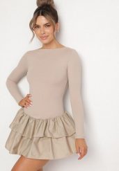 Beżowa Rozkloszowana Sukienka z Długim Rękawem i Falbanką Reonaria. Brązowe sukienki Born2be, na co dzień, bez wzorów, eleganckie, bez kołnierzyka, bez ramiączek, mini, rozkloszowane. W wyprzedaży za 84.99 zł.