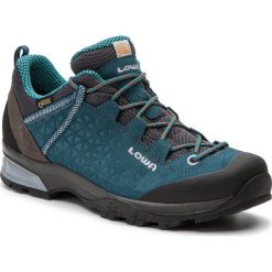 Trekkingi LOWA - Sassa Gtx Lo Ws GORE-TEX 220712 Petrol 0774. Niebieskie buty trekkingowe Lowa, bez wzorów, z gore-texu, bez zapięcia, outdoorowe, gore-tex. W wyprzedaży za 569.00 zł.