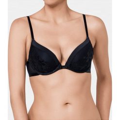 Biustonosz "Sexy Angel Spotlight" w kolorze czarnym. Czarne biustonosze Triumph & Sloggi, bez wzorów. W wyprzedaży za 83.95 zł.
