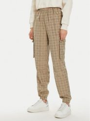 Guess Spodnie materiałowe V4BB03 WGLV2 Brązowy Relaxed Fit. Brązowe spodnie materiałowe Guess, z aplikacjami, z materiału. Za 479.99 zł.