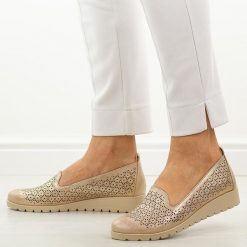 Złote ażurowe półbuty damskie M.Daszyński 1628-20. Żółte półbuty wsuwane M.Daszyński, na lato, w ażurowe wzory, z jeansu, eleganckie, z okrągłym noskiem, bez obcasa. Za 179.00 zł.