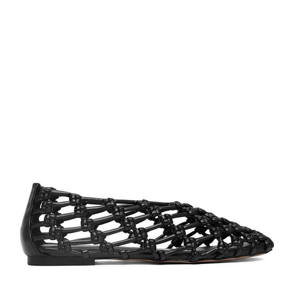 Baleriny Badura. Czarne baleriny Badura, bez wzorów, bez obcasa, bez zapięcia. Za 299.99 zł.
