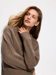 Wełniany sweter - brązowy. Brązowe swetry Reserved, l, bez wzorów, z wełny, bez ramiączek. Za 219.99 zł.
