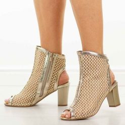 Złote sandały damskie na słupku M.Daszyński Sa283-2. Żółte sandały M.Daszyński, bez wzorów, z jeansu, eleganckie, bez obcasa, na słupku, bez zapięcia. Za 239.00 zł.