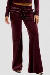 JUICY COUTURE Śliwkowe spodnie dresowe damskie Layla Low Rise, Rozmiar M. Fioletowe spodnie sportowe Juicy Couture, bez wzorów, z dresówki. Za 499.99 zł.