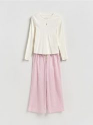 Dwuczęściowa piżama z haftem - lawendowy. Fioletowe piżamy Reserved, l, bez wzorów, z bawełny, bez kołnierzyka, bez ramiączek. Za 139.99 zł.