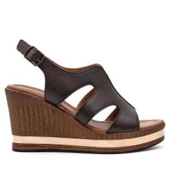 Sandały Lasocki. Brązowe sandały Lasocki, bez wzorów, bez obcasa, na koturnie, bez zapięcia. Za 189.99 zł.
