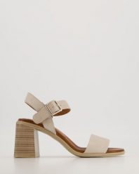 SZARE SANDAŁY NA OBCASIE 21231 GREY. Szare sandały Venezia, bez wzorów, ze skóry, bez obcasa, na obcasie, bez zapięcia. Za 269.00 zł.
