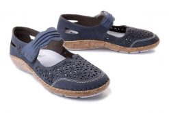 RIEKER 44896-15 blue, półbuty damskie. Niebieskie półbuty wsuwane Rieker, na lato, w ażurowe wzory, bez obcasa. Za 319.90 zł.