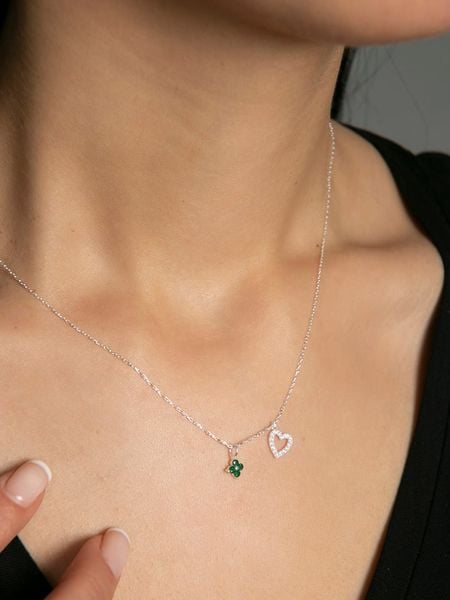 Heliophilia Srebrny naszyjnik z elementami ozdobnym - dł. 43 cm rozmiar: onesize. Szare naszyjniki Heliophilia, z materiału, z cyrkonią, srebrne. Za 61.46 zł.