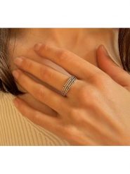 Les Petites Précieuses Srebrny pierścionek z szafirem rozmiar: 52. Szare pierścionki Les Petites Précieuses, z szafirem, srebrne. Za 171.68 zł.