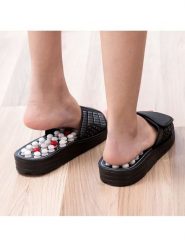 InnovaGoods Kapcie do masażu stóp w kolorze czarnym rozmiar: onesize. Czarne kapcie InnovaGoods, bez wzorów, z materiału. Za 35.18 zł.