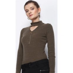 Ciemnozielone Body Someone New. Body i gorsety marki Born2be. Za 19.99 zł.