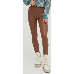 Answear Lab legginsy damskie kolor brązowy gładkie. Brązowe legginsy Answear Lab, bez wzorów, z materiału. Za 139.99 zł.